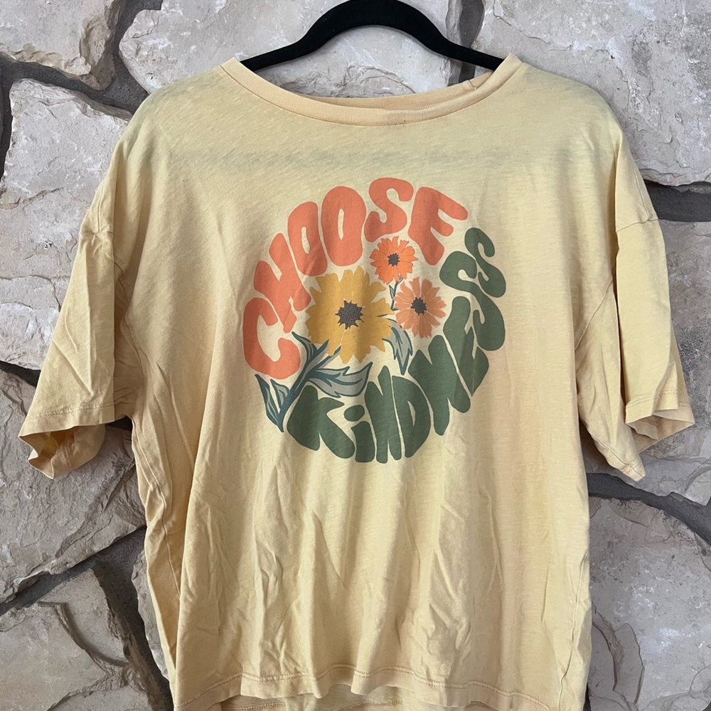American Eagle Outfitters Women’s Yellow 'Choose Kindness' Tee L